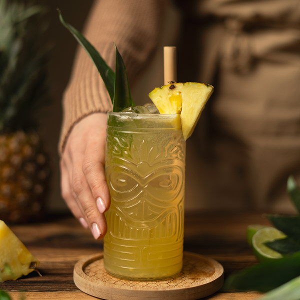 Bezalkoholowy drink z sokiem ananasowym