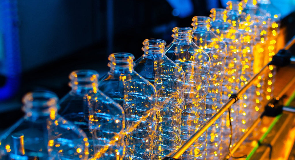 Z czego jest plastik? Jakie są oznaczenia i rodzaje plastiku? Poznaj fakty i mity o plastiku