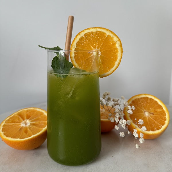 bezalkoholowy drink z herbatą zieloną - zdjęcie