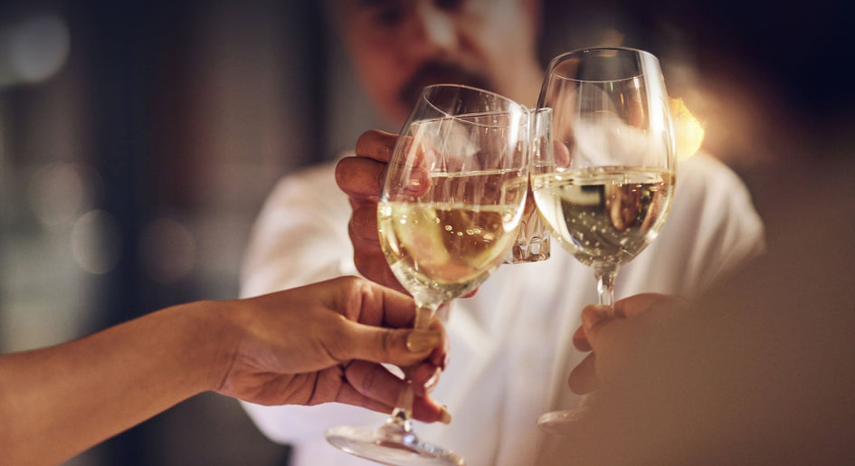 Toast winem musującym.