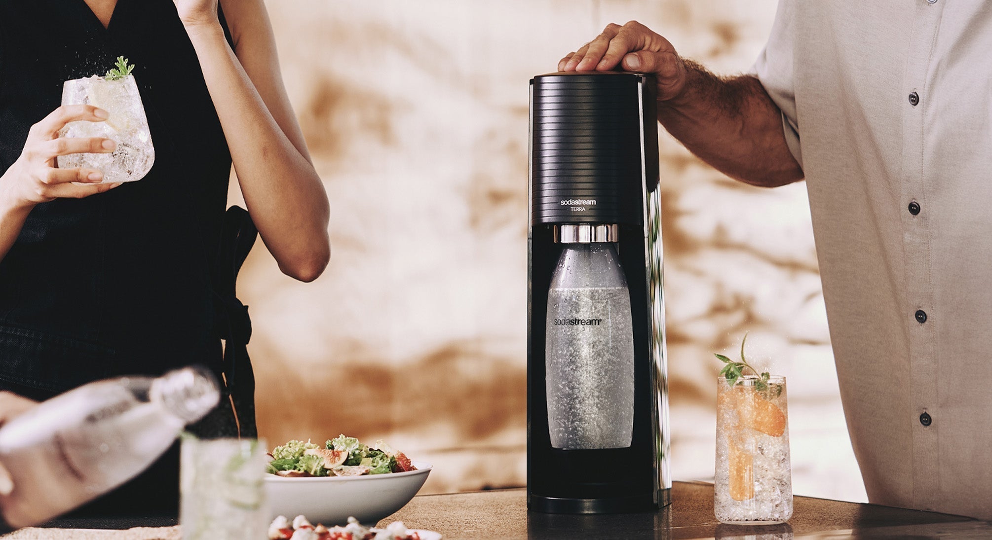 Gazowanie wody za pomocą ekspresu SodaStream
