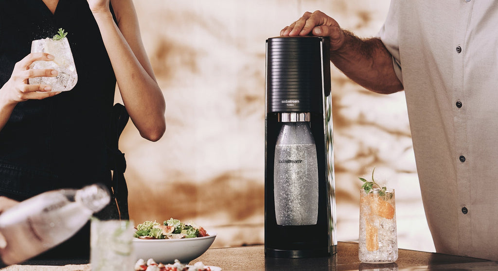 Gazowanie wody za pomocą ekspresu SodaStream