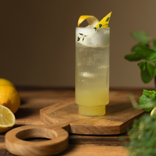 Kwaśny drink bez alkoholu